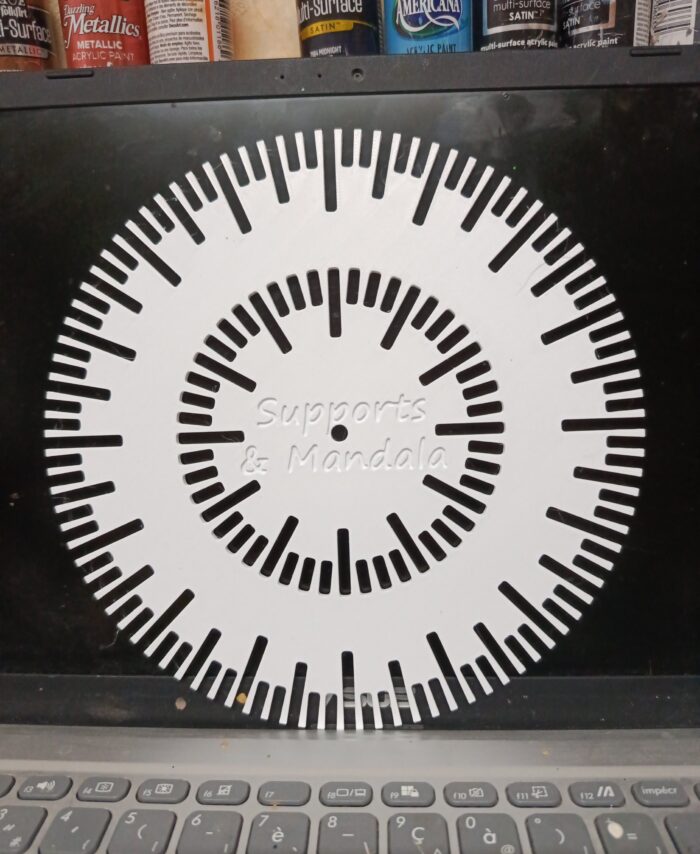 Pochoir lignes directrices 20 cm